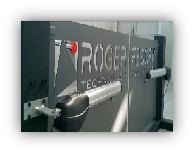 Настройка и установка сетевого оборудования включает в себя следующие этапы и действия:

1. Физическая установка
2. Базовая настройка: назначение основных параметров, таких как IP-адрес, маска подсети, шлюз по умолчанию, имя хоста и доменное имя
3. Конфигурирование интерфейсов: настройка сетевых интерфейсов для соответствия сетевой инфраструктуре и требованиям проекта (VLAN, маршрутизация и др.)
4. Настройка безопасности: пароли доступа, фильтрация трафика, ACL; при необходимости — VPN/межсетевые экраны
5. Настройка сервисов и протоколов: DHCP, DNS, HTTP, FTP; при необходимости — OSPF, BGP, EIGRP, RIP
6. Тестирование и проверка